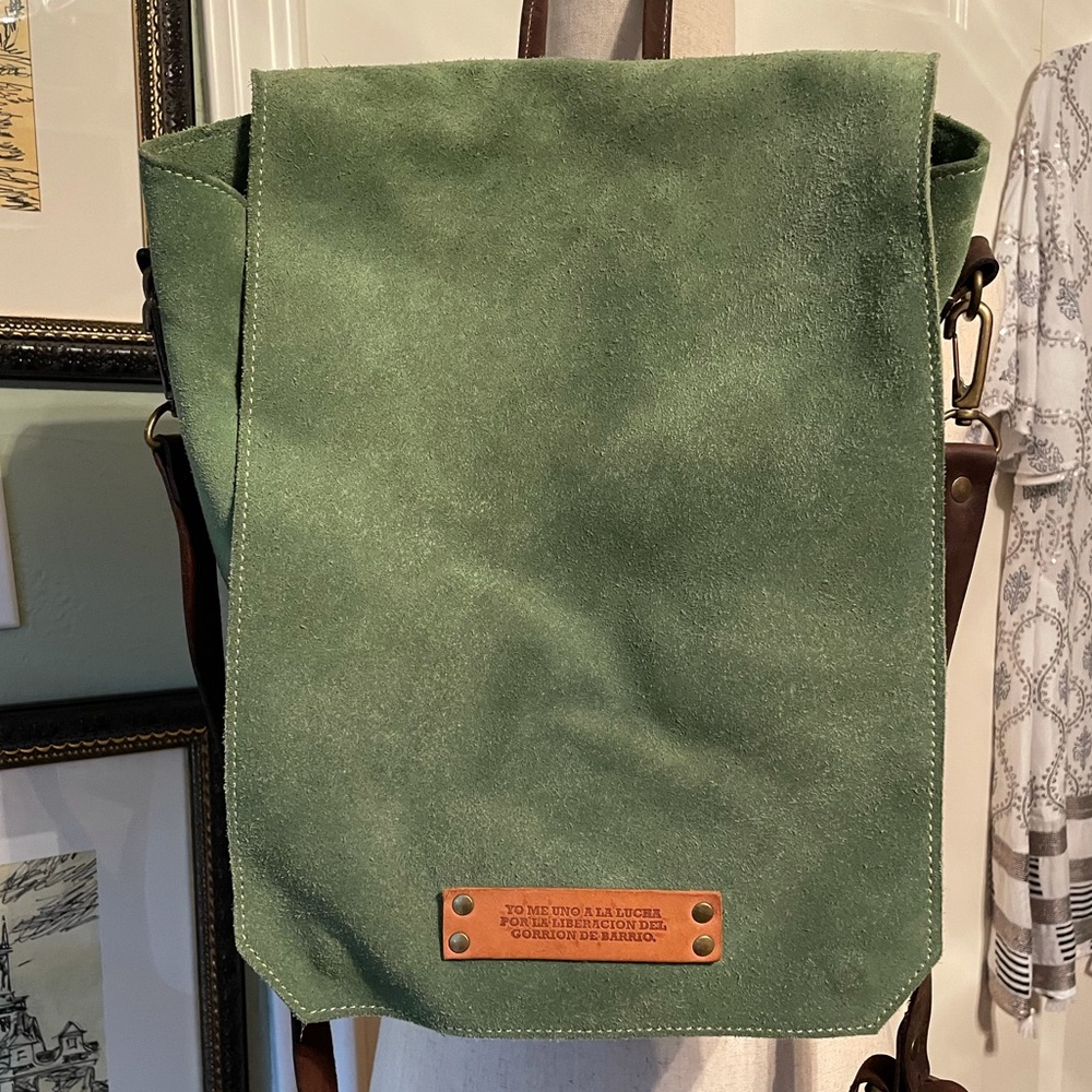 Gorrion green suede crossbody bag